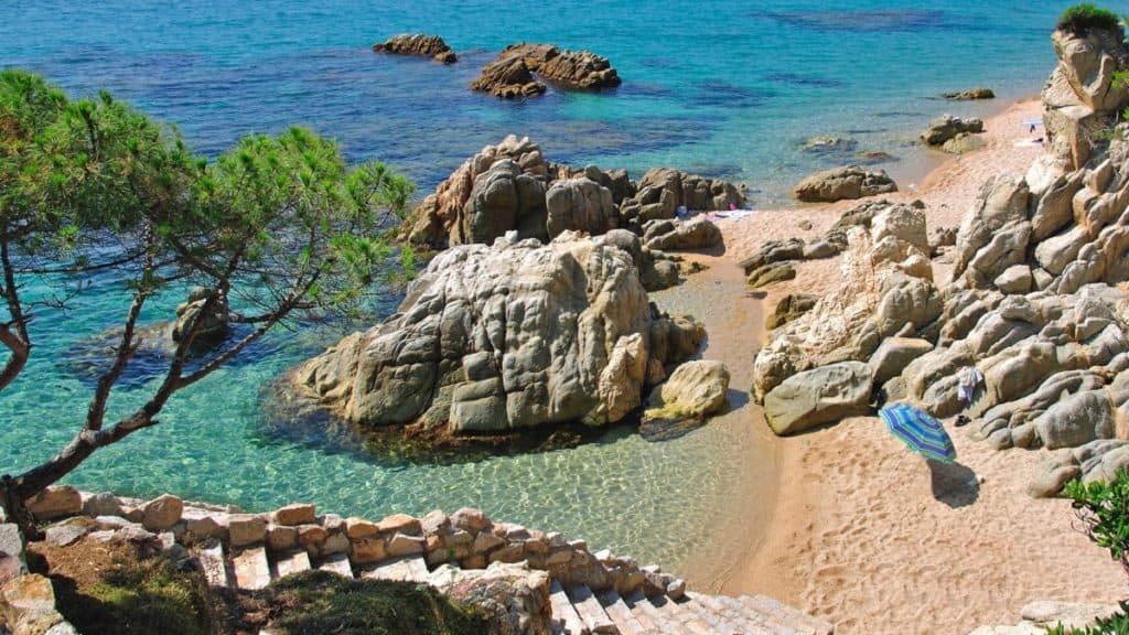 Discover the 25 best and most beautiful beaches of the Costa Brava