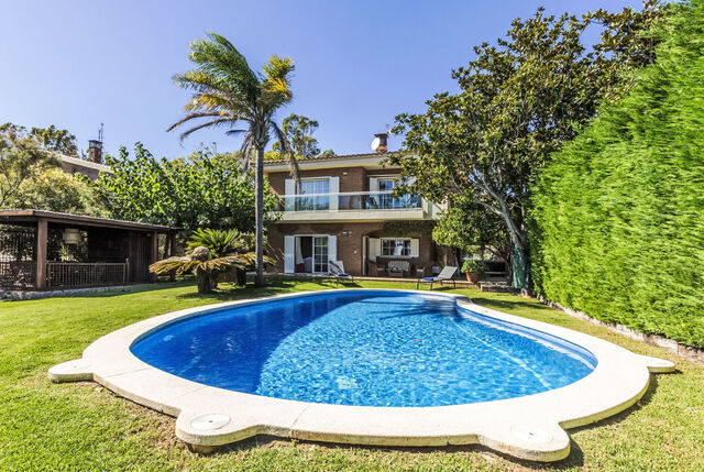 https://www.clubvillamar.comLuxury B - Main