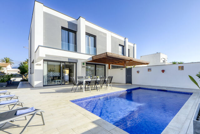 https://www.clubvillamar.comPetit Paradis - Main