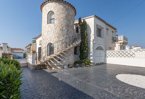 https://www.clubvillamar.comLouise - 2