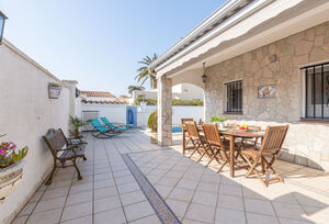 https://www.clubvillamar.comLouise - 3
