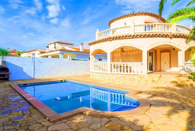 https://www.clubvillamar.comManuela - Main