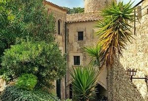https://www.clubvillamar.comApartment  Castle - 2